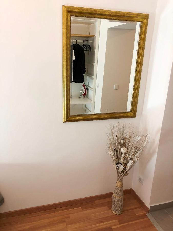 "Be My Guest" Near Metro Station! Apartment Wina Bagian luar foto