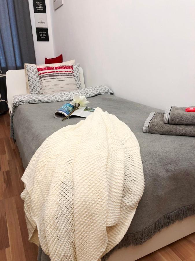"Be My Guest" Near Metro Station! Apartment Wina Bagian luar foto
