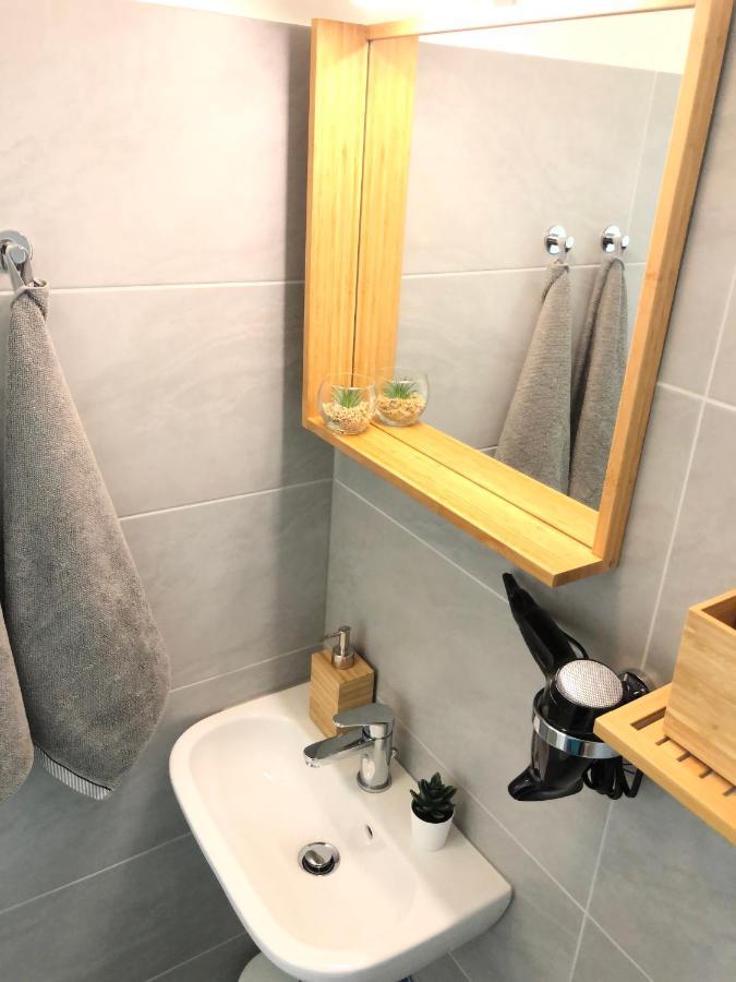 "Be My Guest" Near Metro Station! Apartment Wina Bagian luar foto