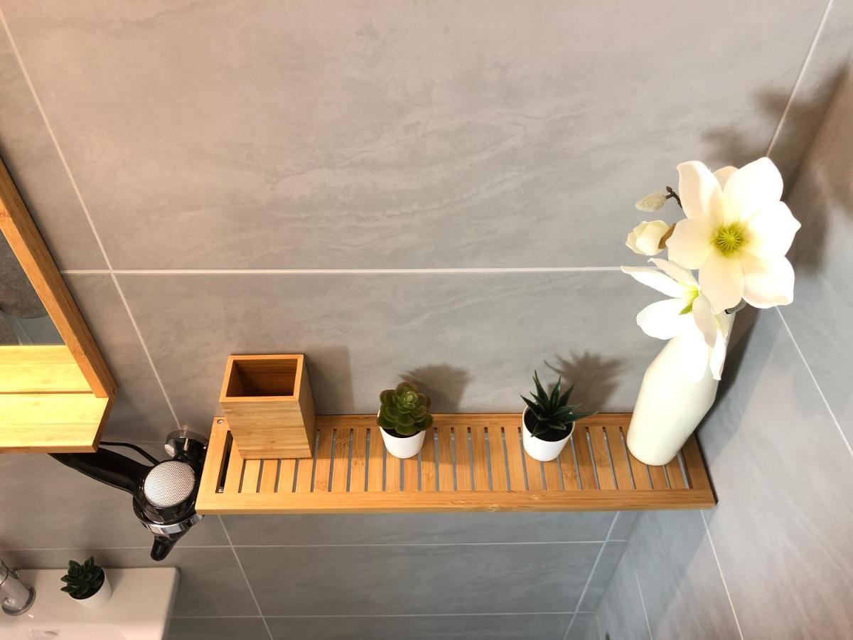 "Be My Guest" Near Metro Station! Apartment Wina Bagian luar foto