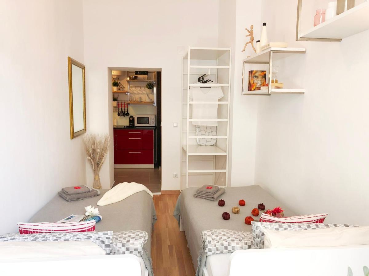 "Be My Guest" Near Metro Station! Apartment Wina Bagian luar foto