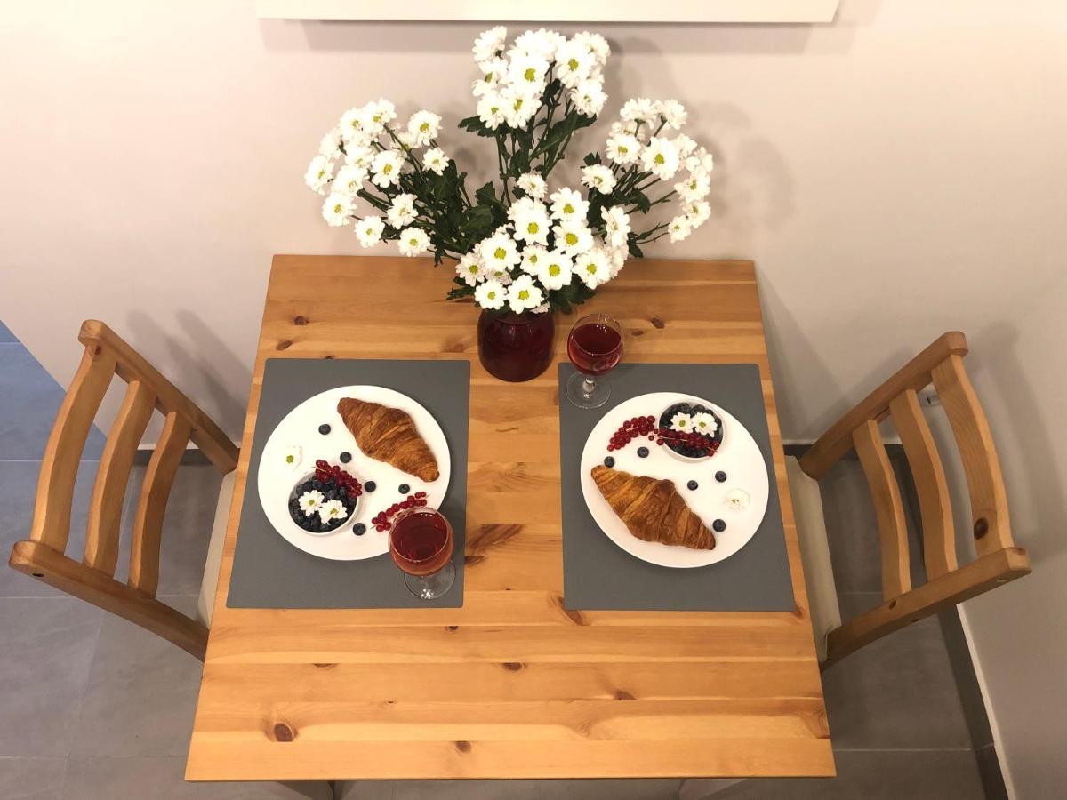 "Be My Guest" Near Metro Station! Apartment Wina Bagian luar foto