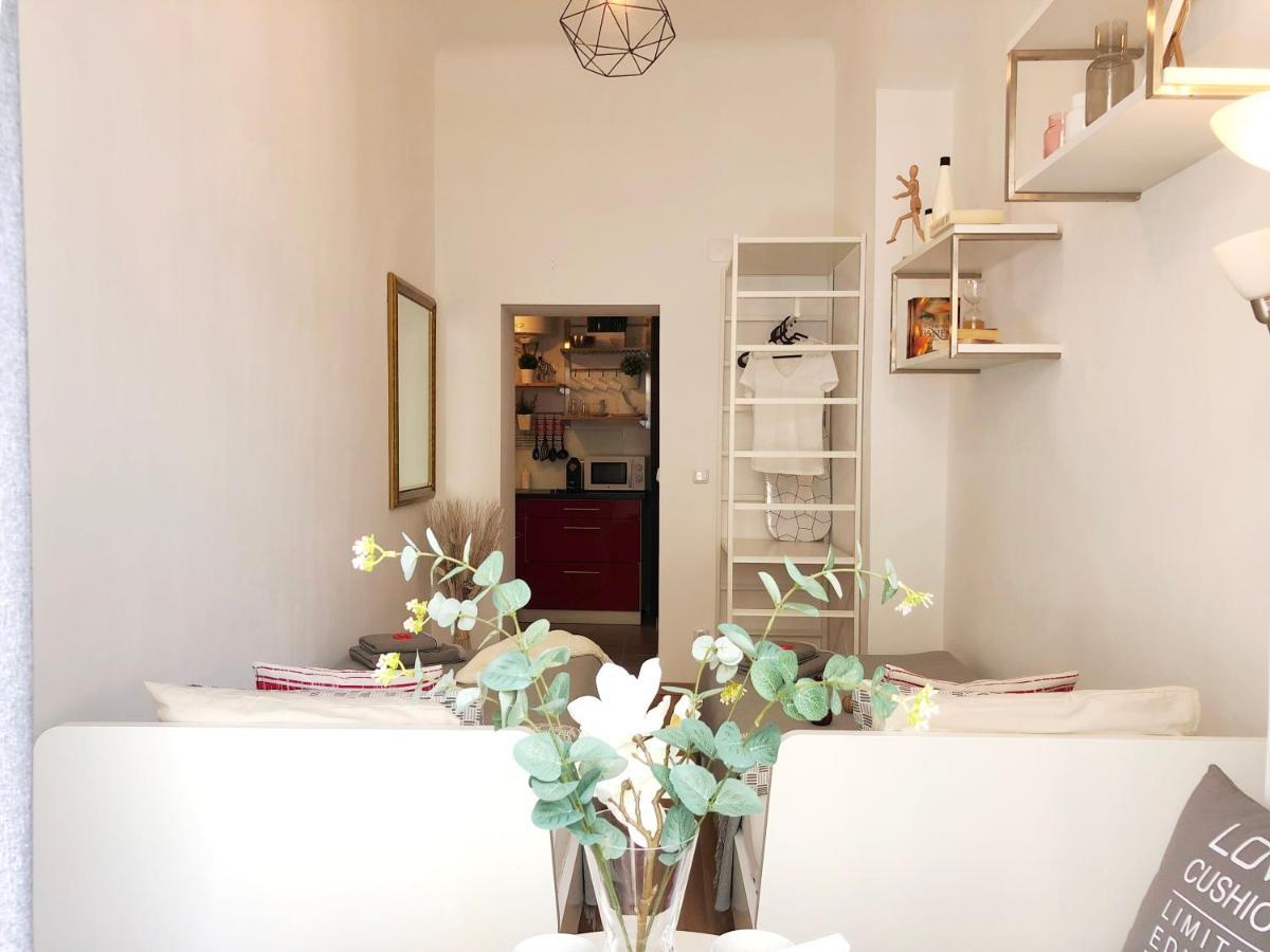 "Be My Guest" Near Metro Station! Apartment Wina Bagian luar foto