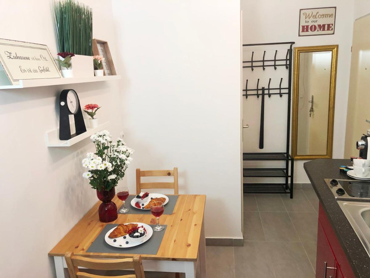 "Be My Guest" Near Metro Station! Apartment Wina Bagian luar foto