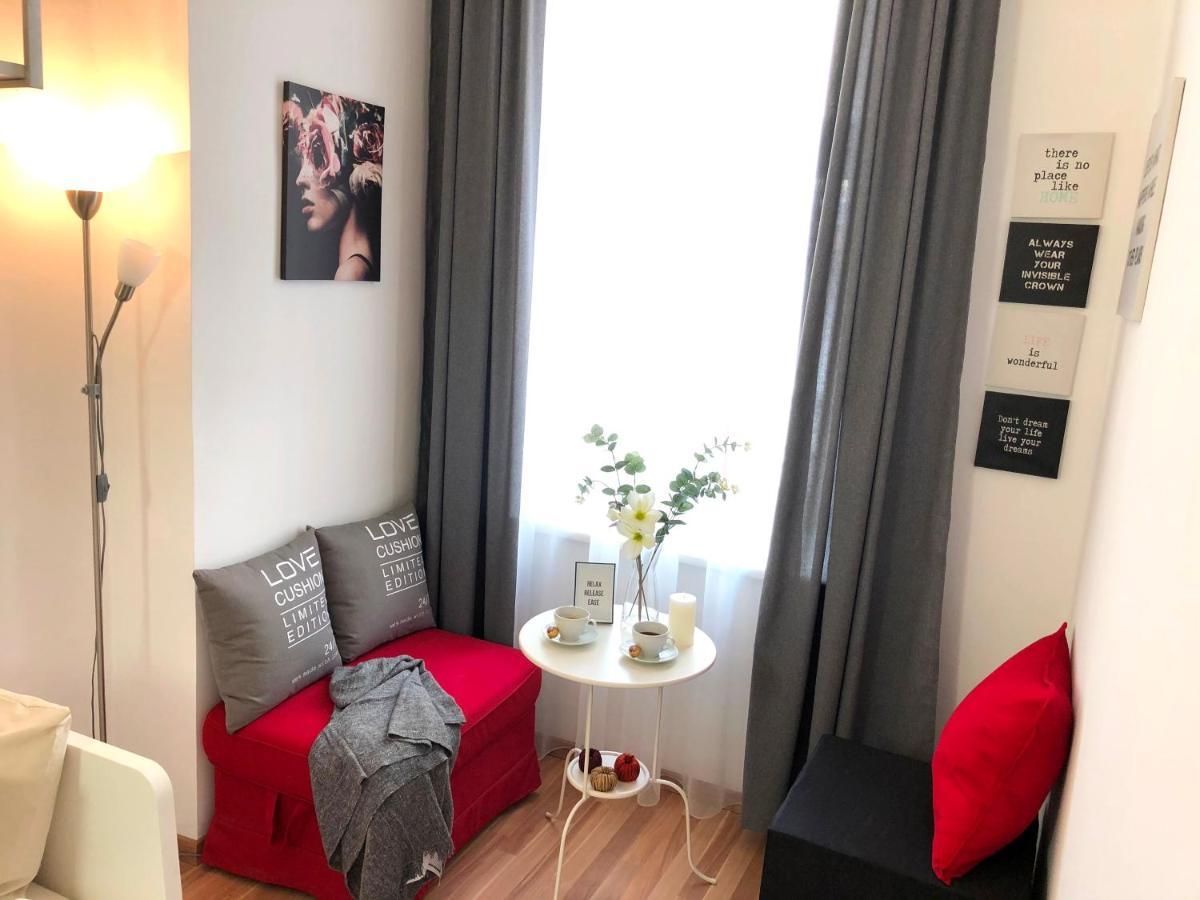 "Be My Guest" Near Metro Station! Apartment Wina Bagian luar foto