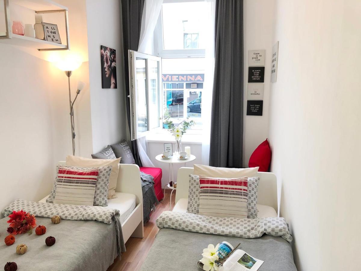 "Be My Guest" Near Metro Station! Apartment Wina Bagian luar foto
