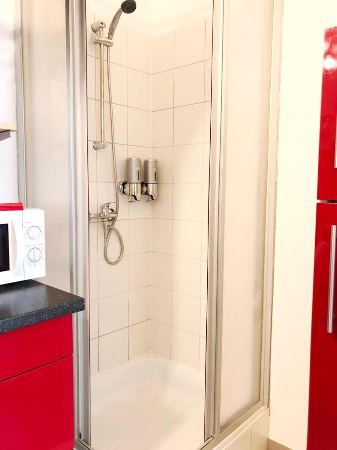 "Be My Guest" Near Metro Station! Apartment Wina Bagian luar foto
